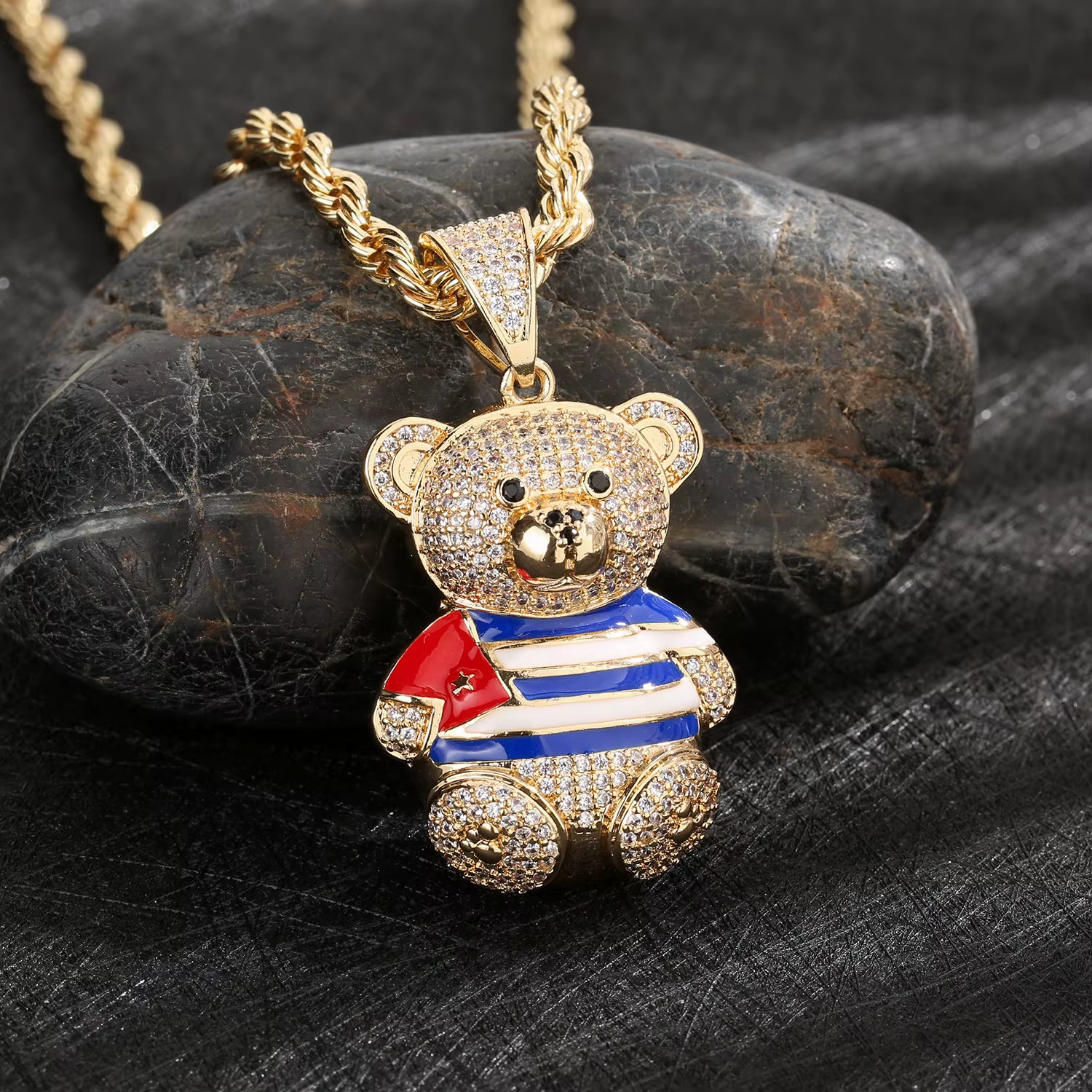 Dije de Osito con la Bandera Cubana